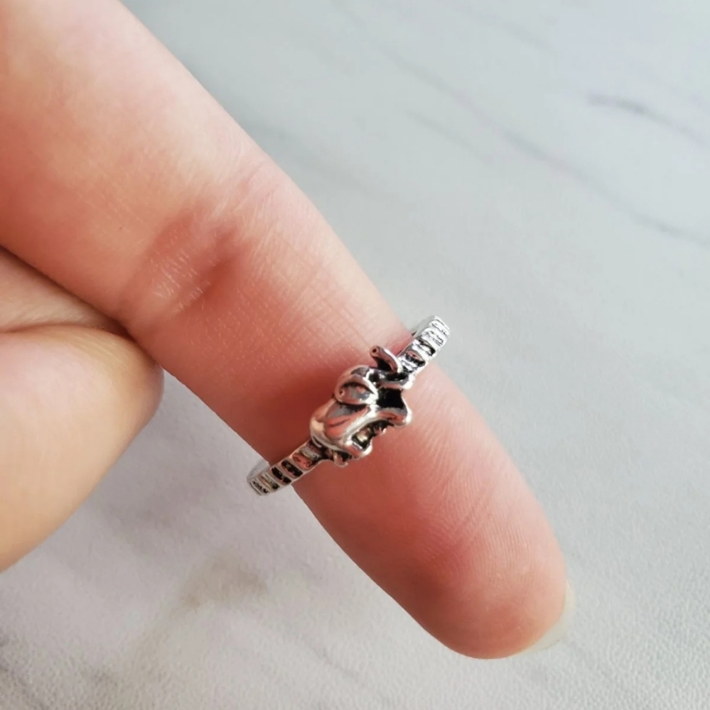 Size 8 Elephant Ring - Picture 3 of 7